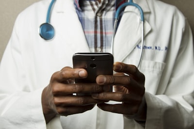 Diabetes follow-up monitoring and teleconsultation